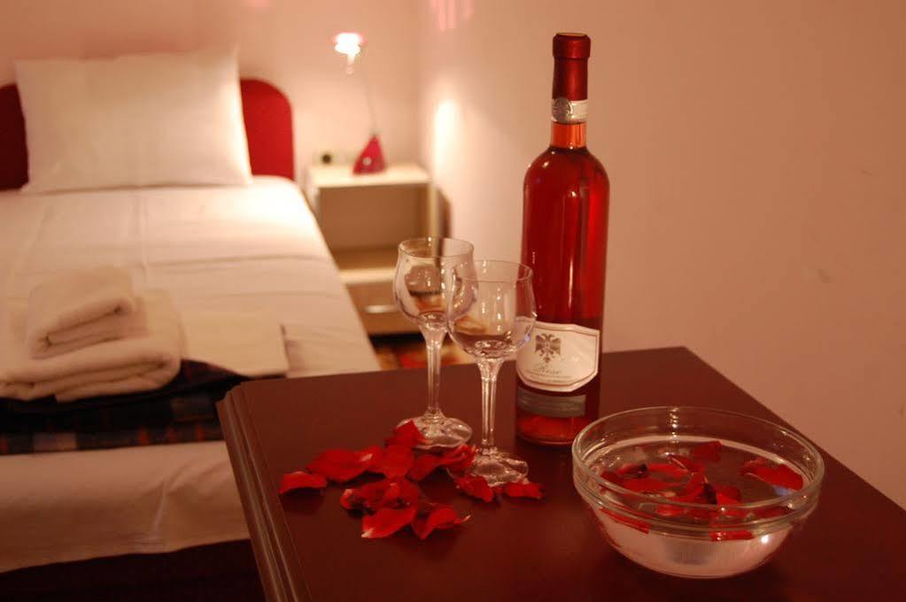 Hotel Montenegro Struga Exteriör bild