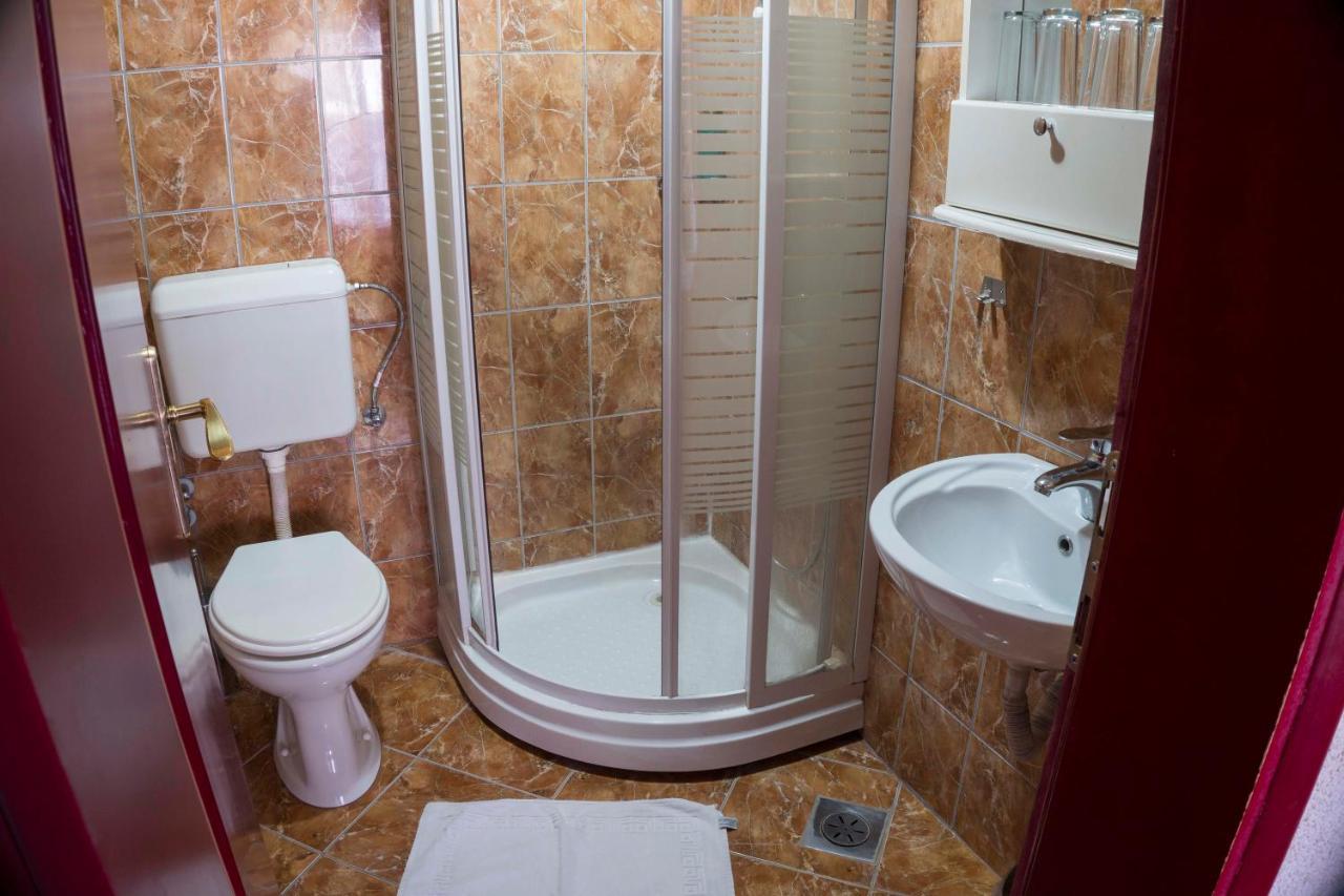 Hotel Montenegro Struga Exteriör bild